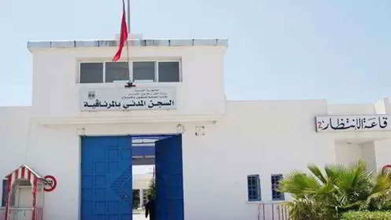 Tunisie: Un responsable syndical se jette du toit de la prison d’El Mornaguia