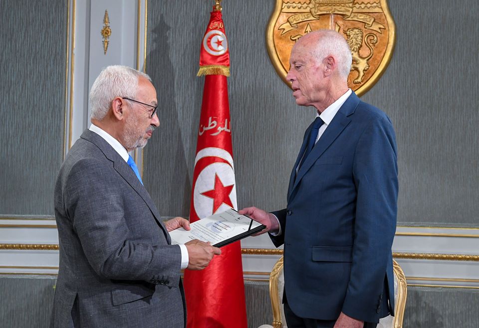 Tunisie: Rached Ghannouchi remet au président de la République Kaïs Saïed, le nom du chef du gouvernement