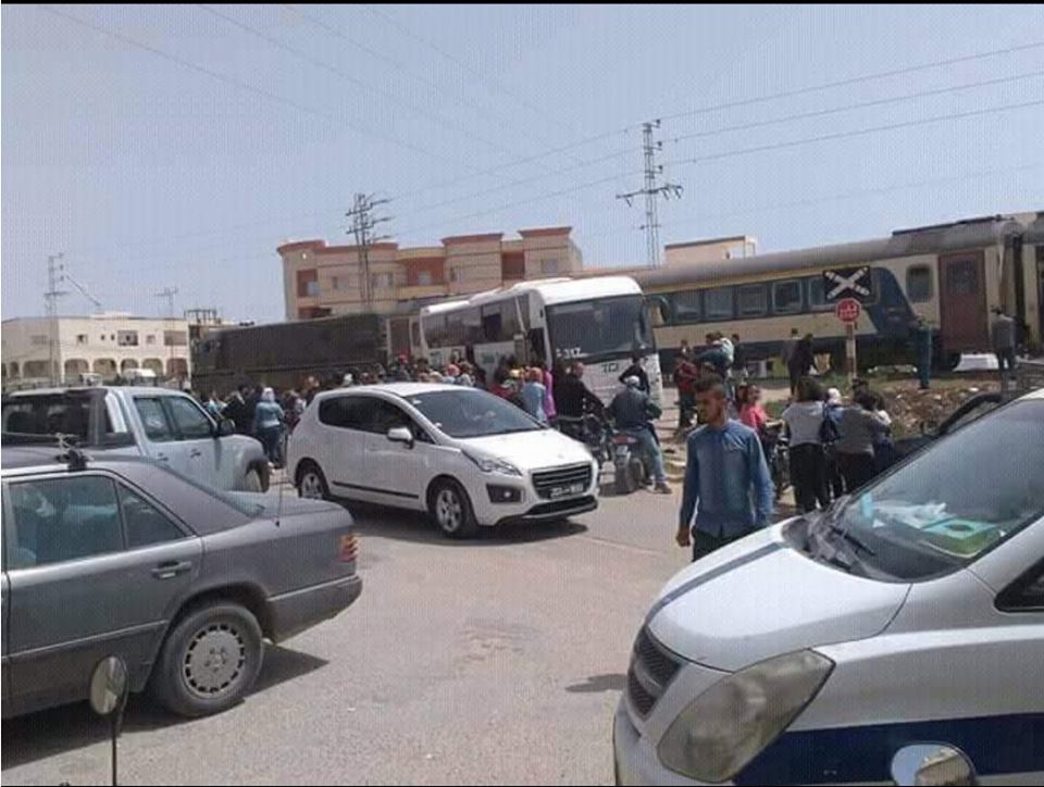 Tunisie: Une femme est décédée et une autre a été blessée dans un accident alors qu’elles accompagnaient la dépouille d’une victime de Amdoun