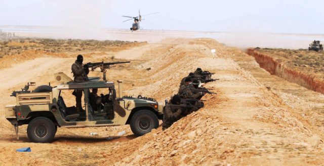 Tunisie – Tataouine : Les forces armées en état d’alerte maximale le long de la frontière libyenne