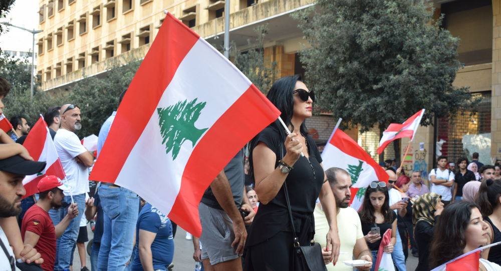 Liban :  Restriction de retraits en dollars…les Libanais s’en prennent aux banques