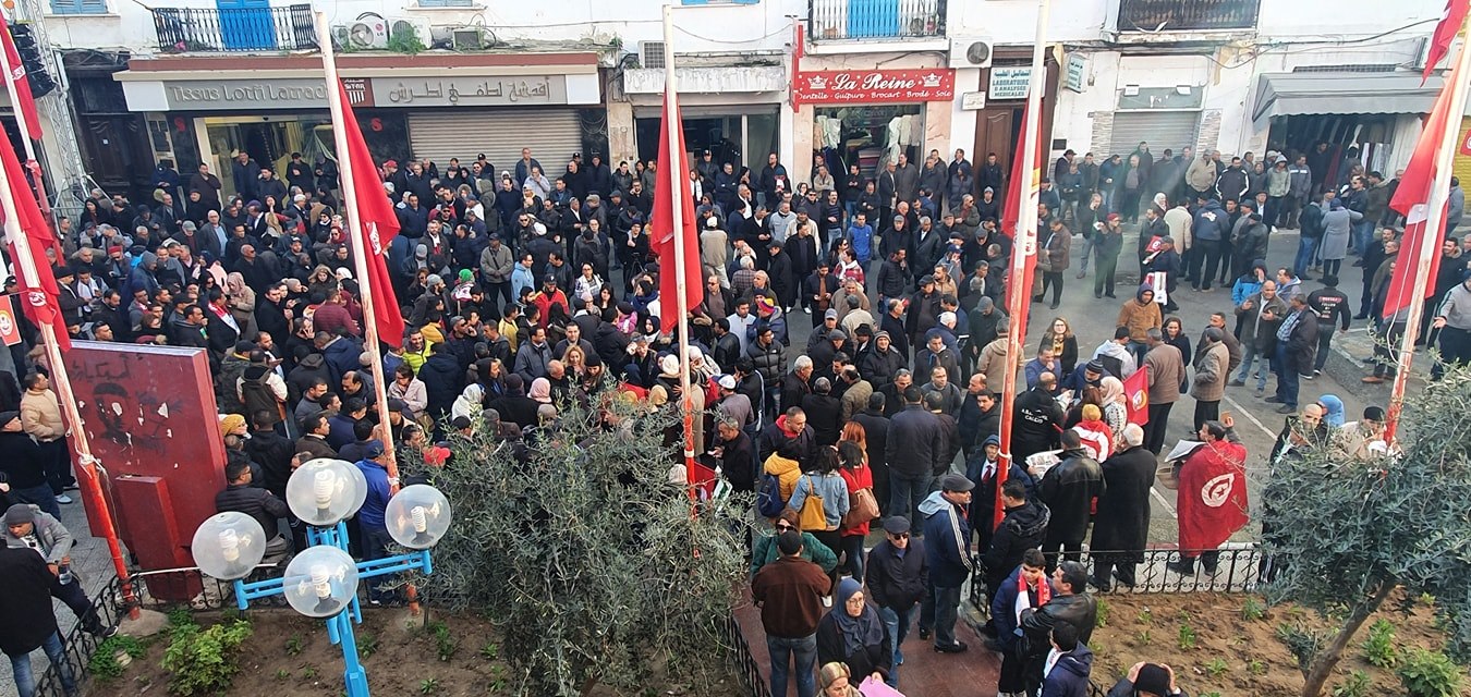 Tunisie : [photos] Un grand rassemblement syndical sur la Place Mohamed Ali