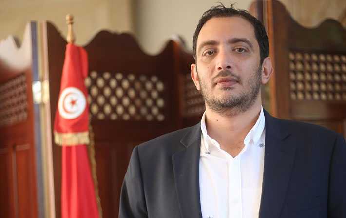 Yassine Ayari signe la motion pour le retrait de confiance à Fakhfekh