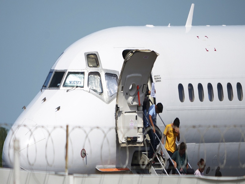 Arrivée à l’aéroport d’Enfidha de deux avions transportant 25 Tunisiens expulsé d’Italie et d’Allemagne