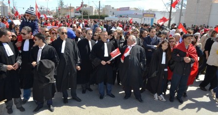 Tunisie – Les avocats tunisiens manifestent contre le deal du siècle
