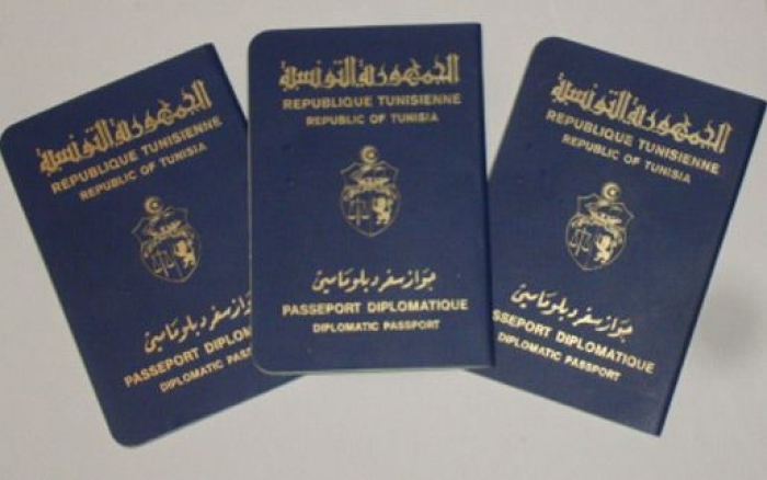 Tunisie: Plaintes de citoyens et activistes de la société civile contre l’obtention des passeports par les députés