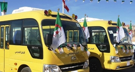 Tunisie – L’Algérie offre deux bus de transport scolaire pour les enfants de Sakiet Sidi Youssef