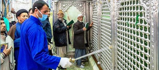 L’Iran interdit la prière du vendredi pour cause de coronavirus et désinfecte les mosquées