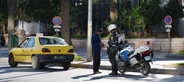 Tunisie – Ceux qui circulent en voiture sans autorisation se verront confisquer les permis et cartes grises