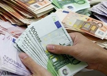 Tunisie: Arrestation à Monastir de deux gros trafiquants de devises de retour à bord d’un avion évacuant des Tunisiens de France