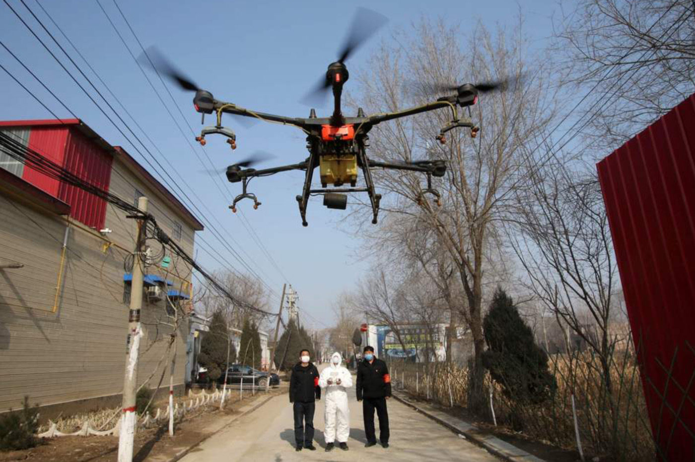 Tunisie: Abdellatif Mekki annonce le recours à des drones pour diagnostiquer les porteurs du coronavirus