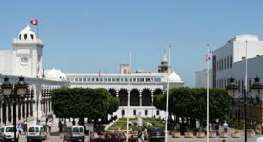 Tunisie-Coronavirus: Décret gouvernemental ordonnant la réduction du temps de travail pour certaines catégories de personnes