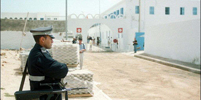 Tunisie: Suspension des visites directes aux détenus et réduction de la réception des couffins par les prisons