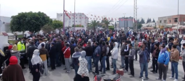 Tunisie – Prélèvements sur les salaires de 600 fonctionnaires ayant reçu des aides sociales