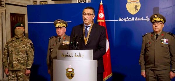 Tunisie – Fakhfekh reçoit à La Kasbah les officiers qui ont mené l’opération antiterroriste d’hier
