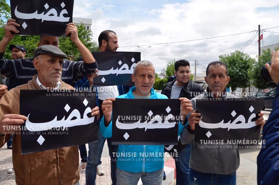 Tunisie [photos] : Les propriétaires des cafés à Béja protestent