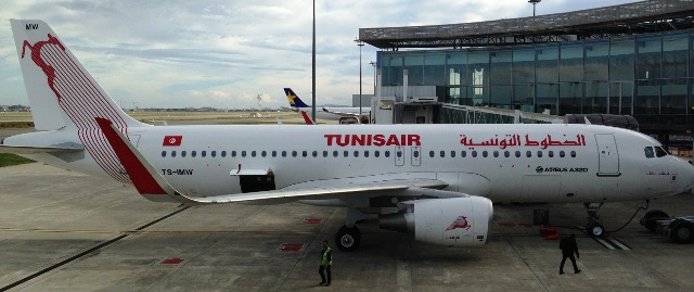 [audio] Une passagère à bord d’un avion Tunisair lance un cri d’alarme : ” Maintenant je comprends pourquoi les gens arrivent positifs au Corona en Tunisie”