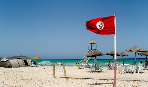 Tunisie: Abdellatif Mekki annonce le maintien de l’interdiction de la baignade à la plage
