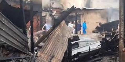 Tunisie: Un énorme incendie dans les boutiques de fripe à Hafsia