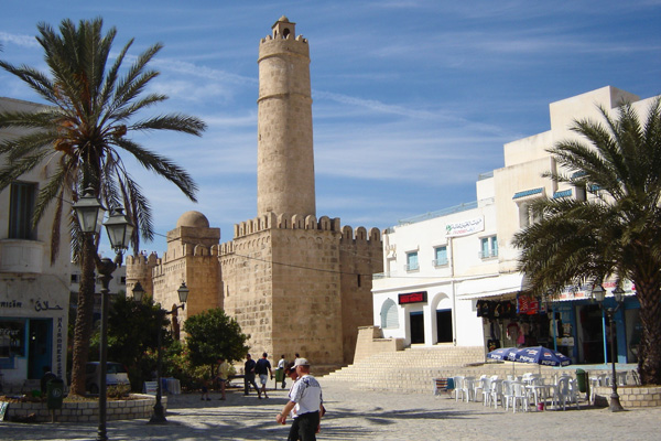 Tunisie: Interdiction aux marchands ambulants d’exposer leurs marchandises à Sousse sans autorisation