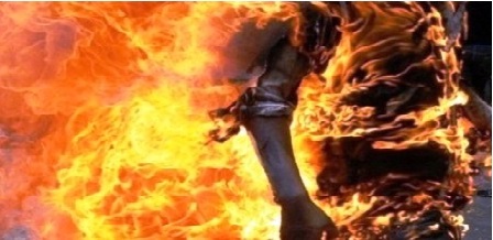 Tunisie – Un instituteur s’auto immole par le feu sur la voie publique