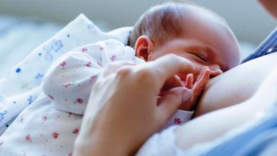 Le covid-19 transmissible de la mère à l’enfant par l’allaitement ?