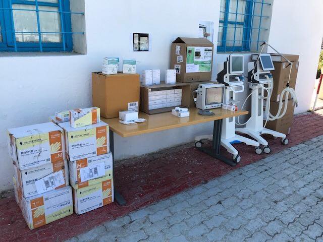 Tunisie [photos]: L’ambassade de France en Tunisie fournit une livraison de matériel médical aux autorités tunisiennes