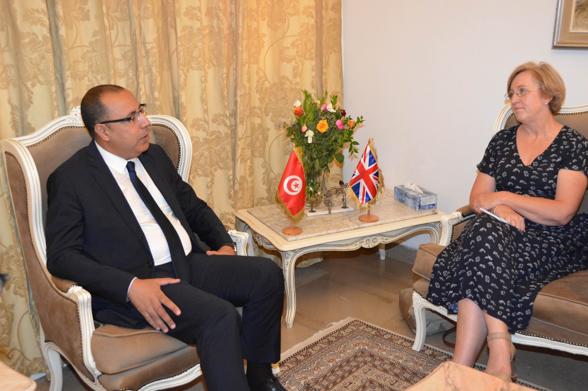 Tunisie : Hichem Mechichi reçoit  l’ambassadrice du Royaume-Uni à Tunis