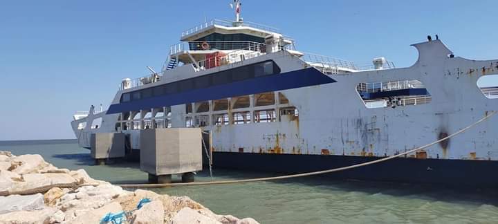 Tunisie [Photos]: Le Loud de Kerkennah poussé au rivage par des vents forts