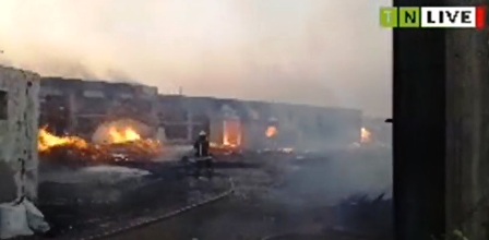 Tunisie – Sousse : VIDEOS : Un énorme incendie ravage un entrepôt de dérivés de bois