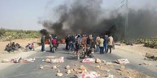 Tunisie: Des manifestants bloquent la route reliant Gafsa à Gabès