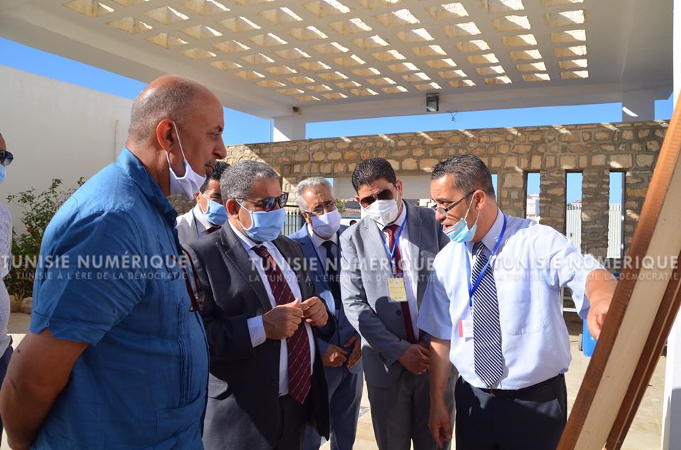 Tunisie [photos] Le gouverneur de Béja assiste au démarrage de l’épreuve du baccalauréat à Testour