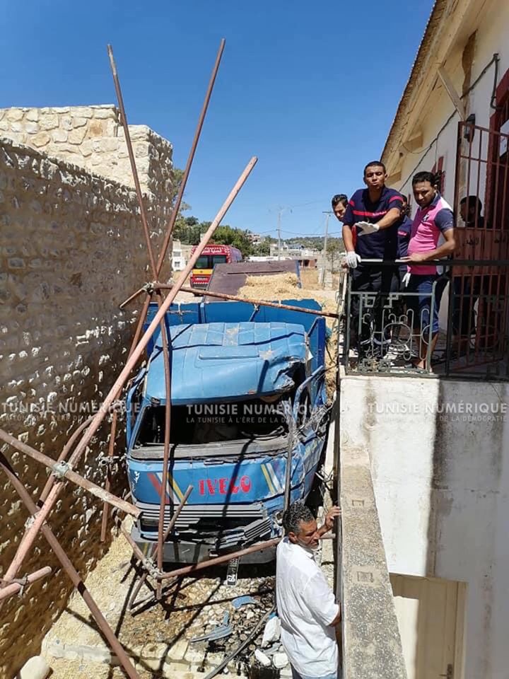 Tunisie [photos]: Trois blessés dans un accident à Béja