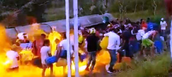 VIDEO CHOC : Un camion citerne explose en enflammant des gens autour de lui