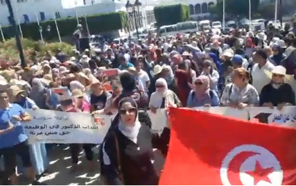 Tunisie: Les docteurs chômeurs manifestent à la place de la Kasbah