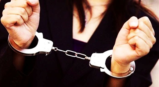 Tunisie – El Manar : Arrestation d’une femme objet de 18 avis de recherche pour des affaires d’escroquerie