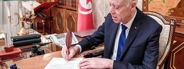 Tunisie – Des personnalités politiques appellent Saïed à appliquer l’article 99 de la constitution