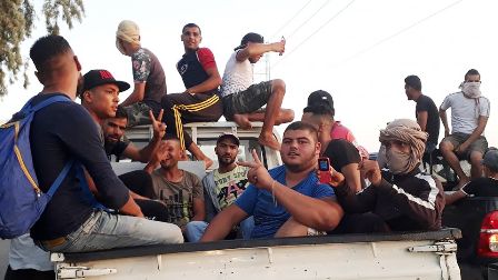Tunisie – VIDEOS : Les jeunes de Tataouine rejoignent les protestataires à Al Kamour