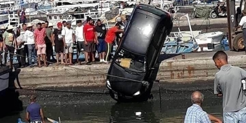 Tunisie – Sfax : Une voiture finit sa course dans le bassin du port de pêche