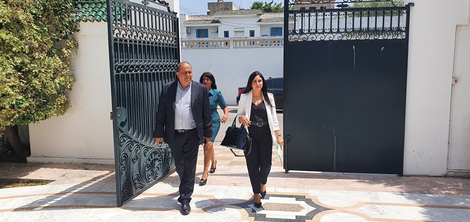 Tunisie: La présidente du Syndicat des magistrats tunisiens, Amira El Amri, arrive à Dar Dhiafa [photos]