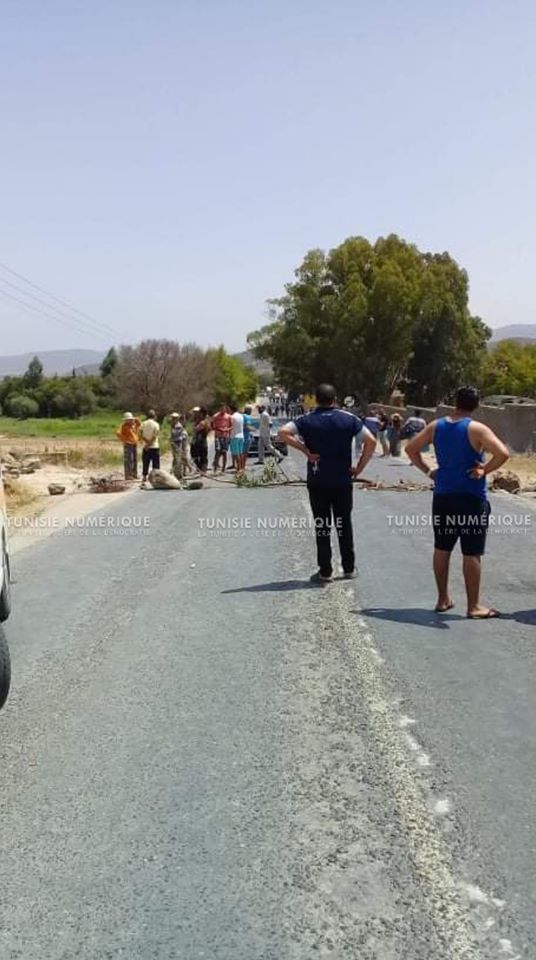 Tunisie: Béja totalement isolée après la fermeture de plusieurs routes en protestation contre les coupures d’eau