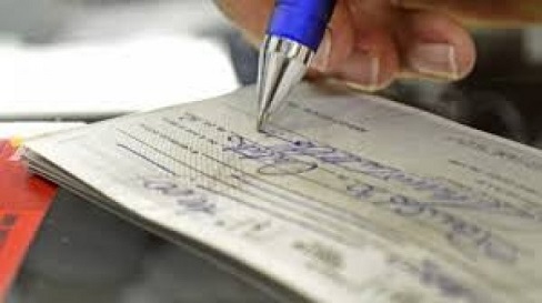 Tunisie: Saisie de 16 chèques bancaires d’une valeur de 858.000 dinars à l’aéroport Tunis-Carthage