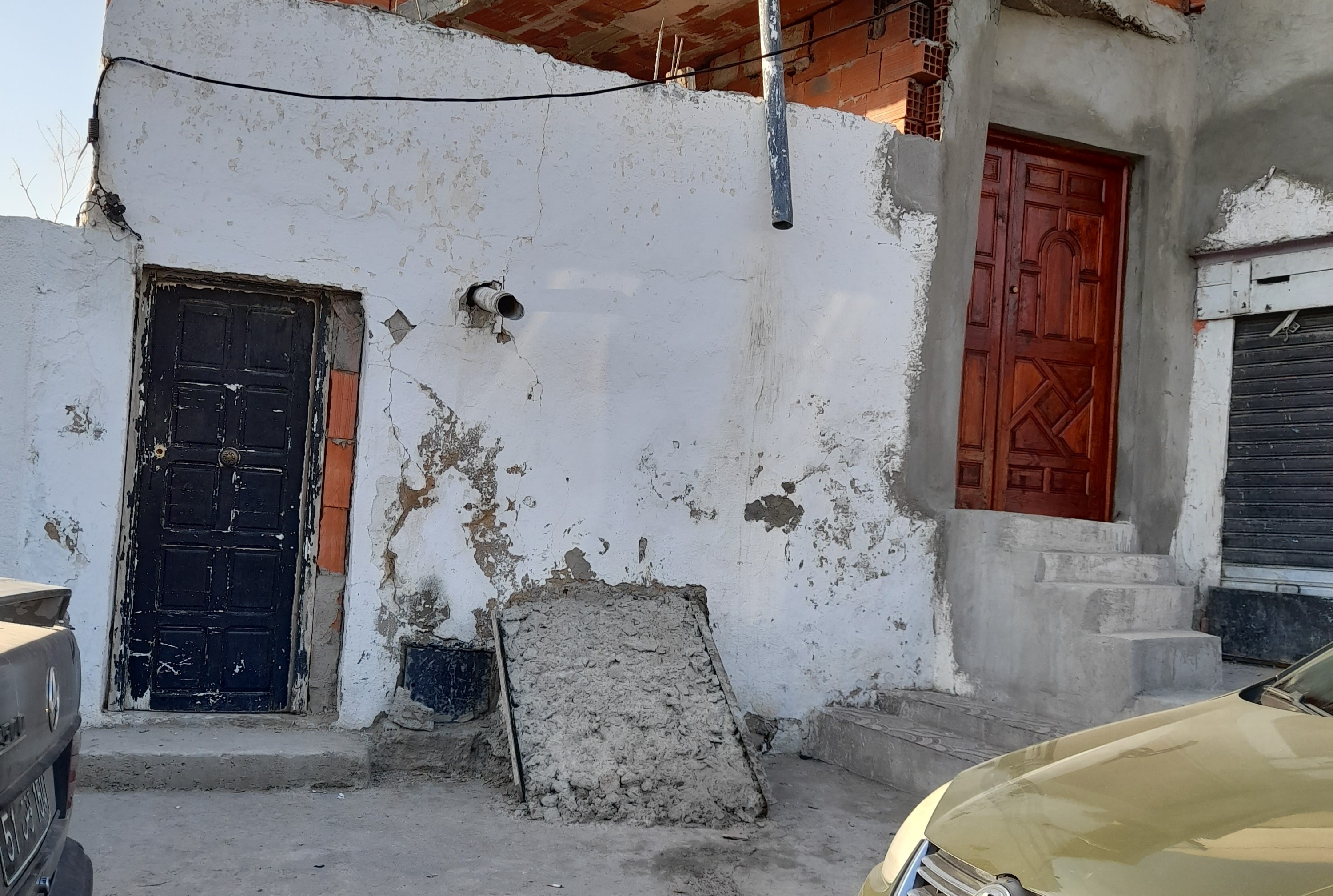 Photo du jour : La Cheikha de Tunis peu soucieuse de « l’esthétique »…urbaine