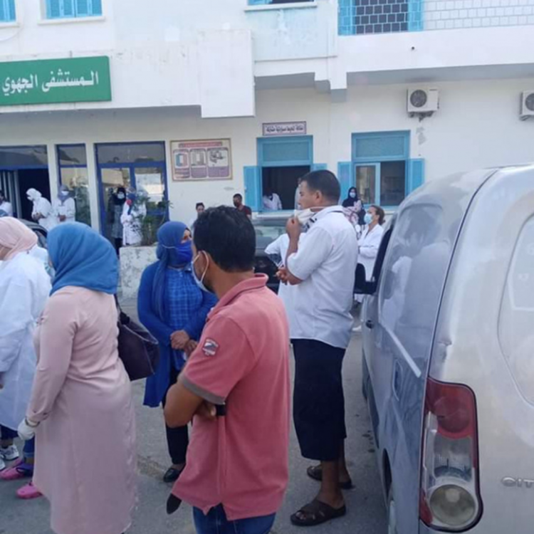 Coronavirus: Sidi Bouzid: Protestations suite à la contamination de 9 membres du personnel de l’hôpital régional [photos]