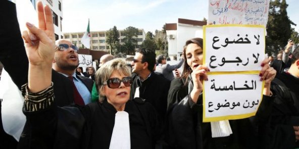 Algérie : la fronde des robes noires