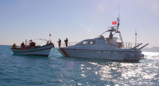 Tunisie: 37 migrants clandestins algériens secourus après le naufrage de leur bateau à Bizerte
