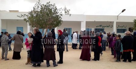 Tunisie – Tataouine : Les parents atteints de covid invités à garder leurs enfants à domicile