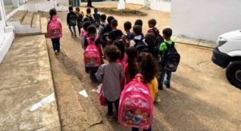 Tunisie – Kaïs Saïed tient parole et équipe les écoliers de Fernana de fournitures scolaires et entame l’étude pour l’édification d’un pont