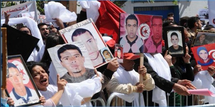 Tunisie: Rassemblement de protestation à la Kasbah des familles des Martyrs de la révolution