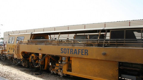 Tunisie: Des employés de la société de chemins de fer SOTRAFER bloquent une route à Gafsa